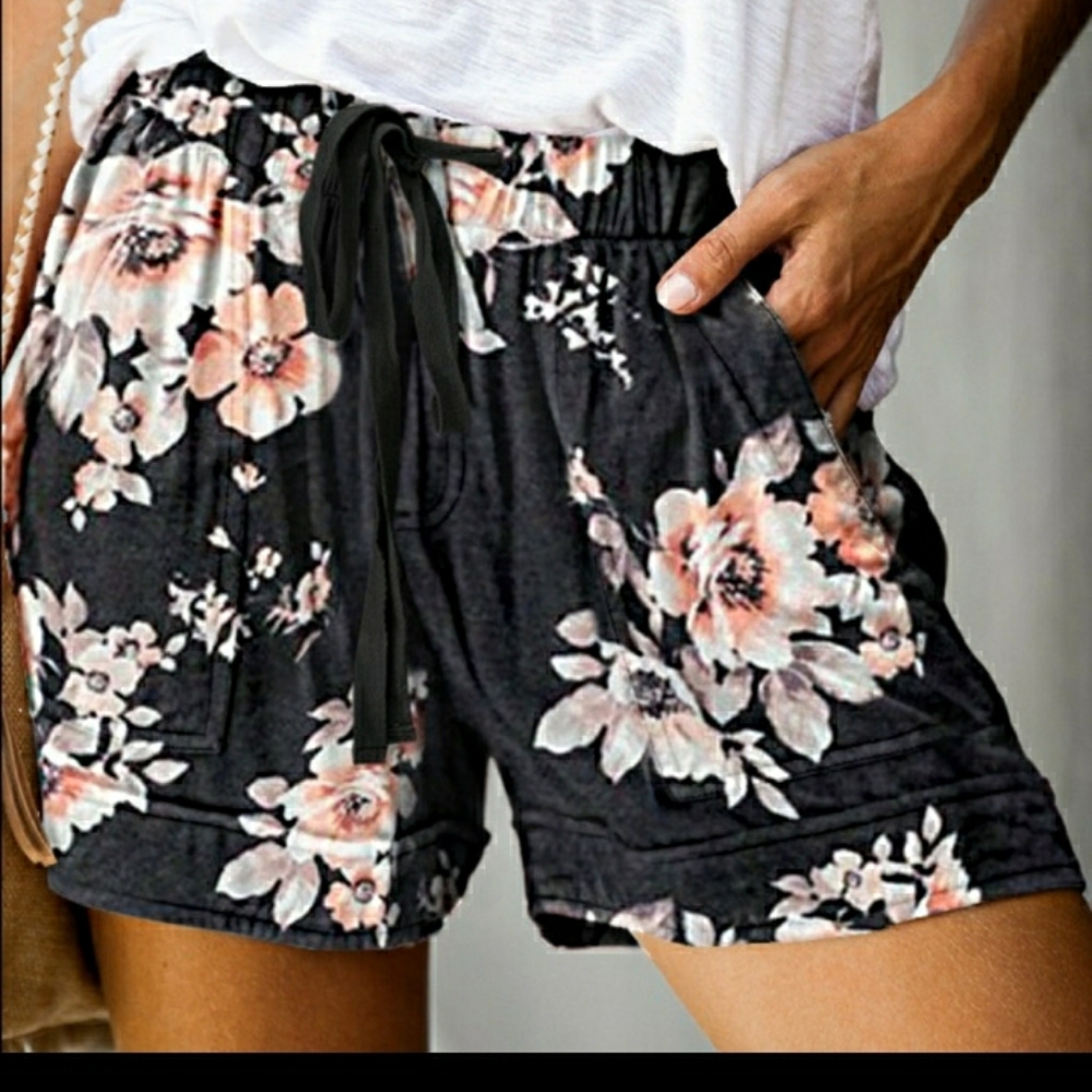 Ladies black floral shorts - Picture 3 of 12